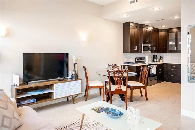 Building Photo - 212 SE A St