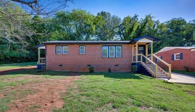 Building Photo - Stunningly Renovated 3BD/1BA Single Family Home in Newton, NC!