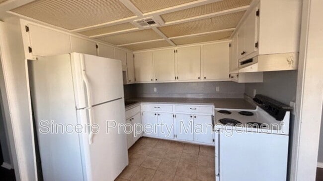 Building Photo - 3737 SE 24th St