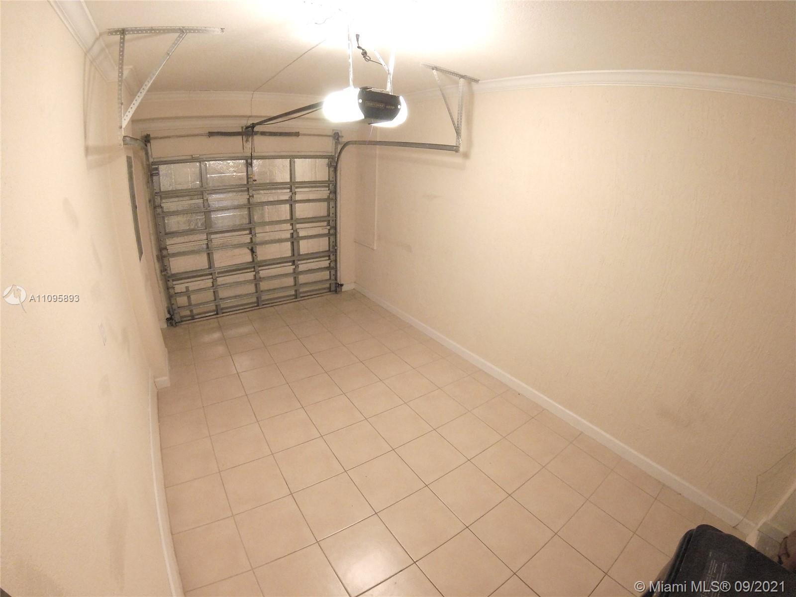 Building Photo - 990 NW 99th Ct