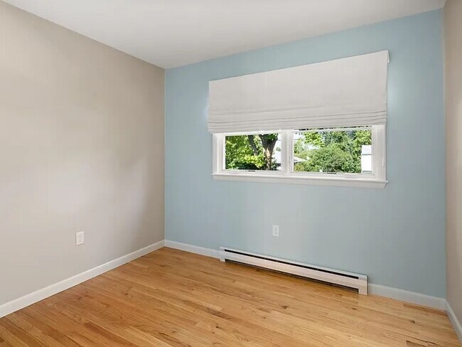 Building Photo - Modern Comfort on East Terrace — Perfect for Families or Professionals