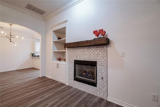 Building Photo - Absolutely Adorable, 2 bed, 2 bath, 2 car + study