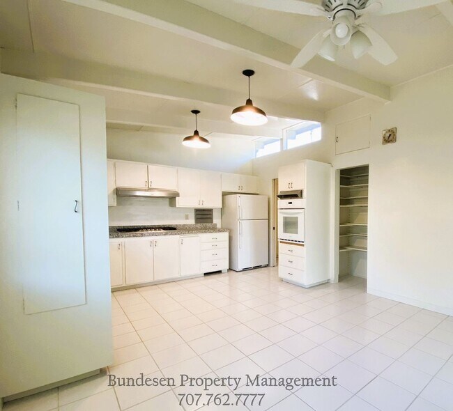 Building Photo - 1303 Hexem Ave