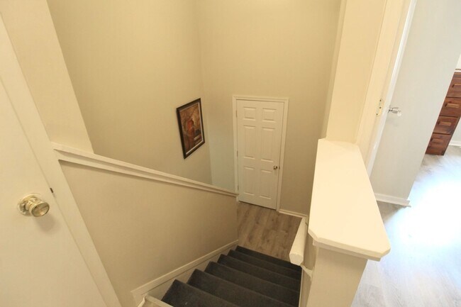 Building Photo - 1216 Mountain View Dr