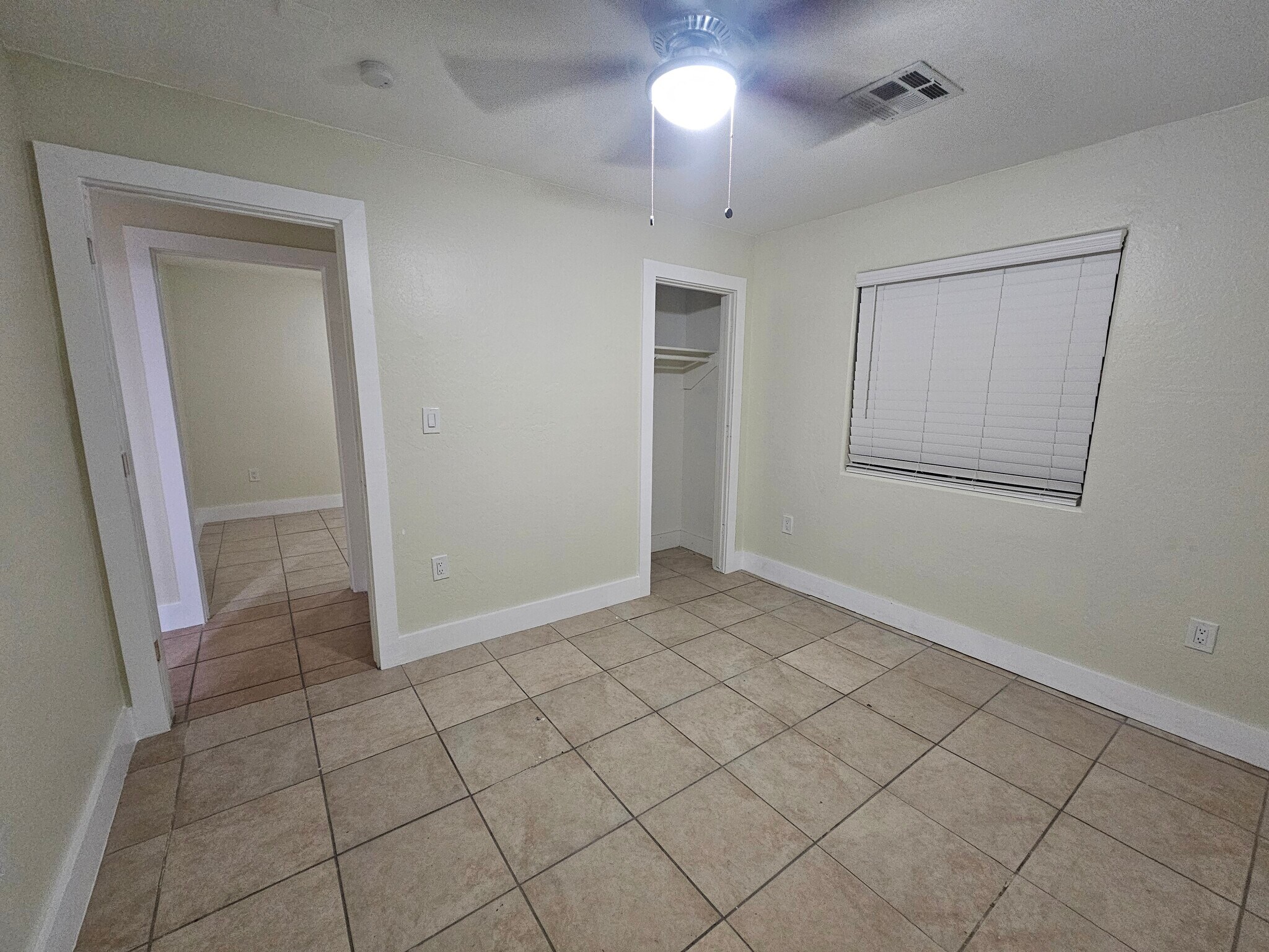 Building Photo - 9628 N 13th St