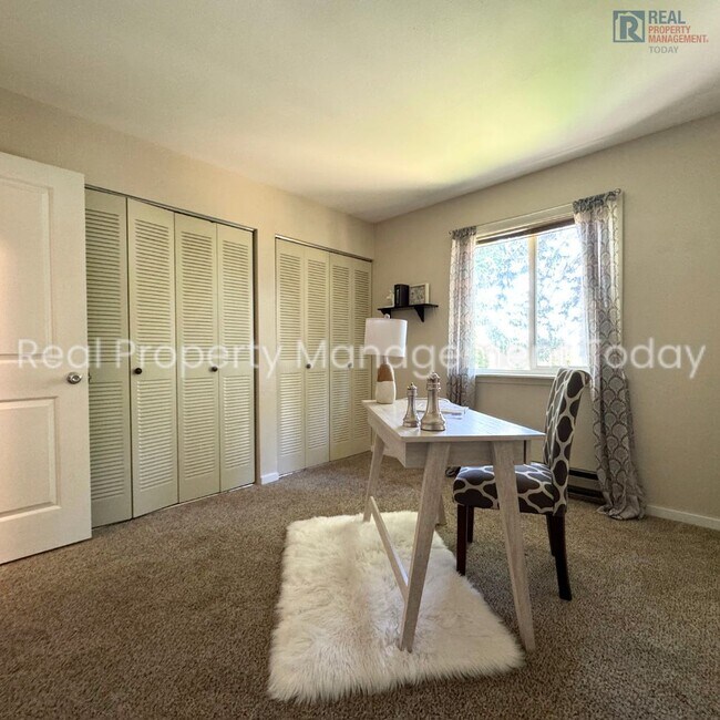 Building Photo - 2 Bedroom Condo in Tacoma!