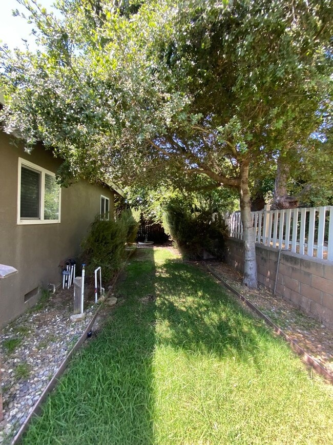 Building Photo - Updated Single Story Home Located in Orcut...