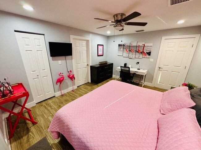 Building Photo - 601 N E St