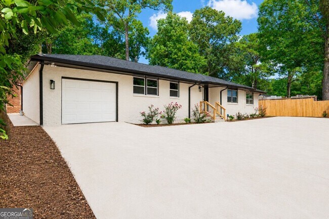 Building Photo - 3154 N Druid Hills Rd