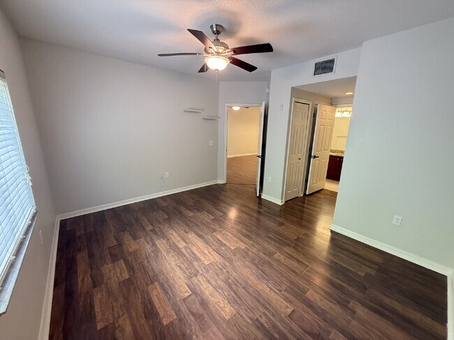 Building Photo - FIRST-FLOOR 3 BEDROOM CONDO IN VILLAGES OF BLOOMINGDALE!