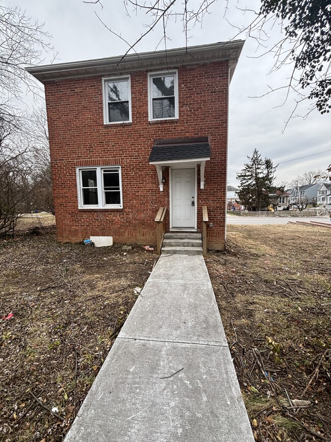 Building Photo - 10XX E Cold Spring Ln