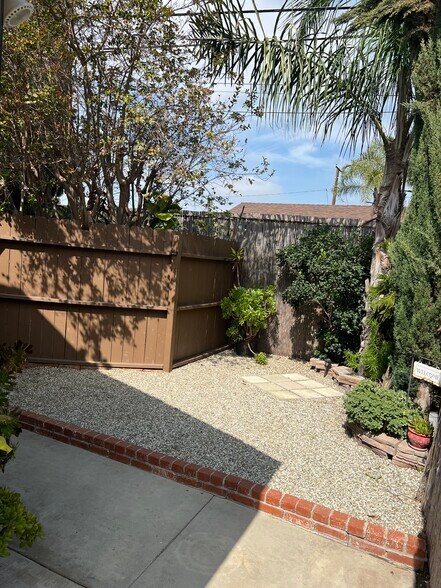 Building Photo - 9417 Tilmont St