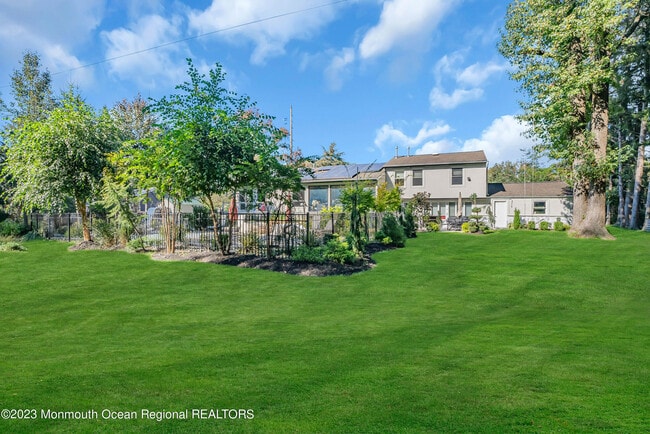 Building Photo - 900 Darlene Ave