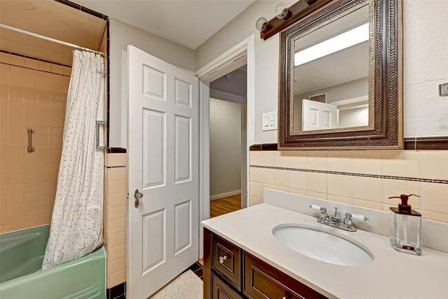 Building Photo - 4628 Roseneath Dr