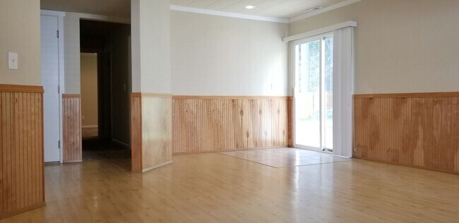 Building Photo - 4 bedroom plus den, living room and family room. North Thurston School Disctrict.
