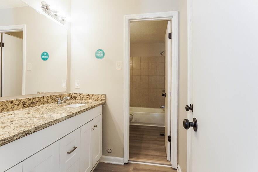 Building Photo - 904 Cedar Crest Dr