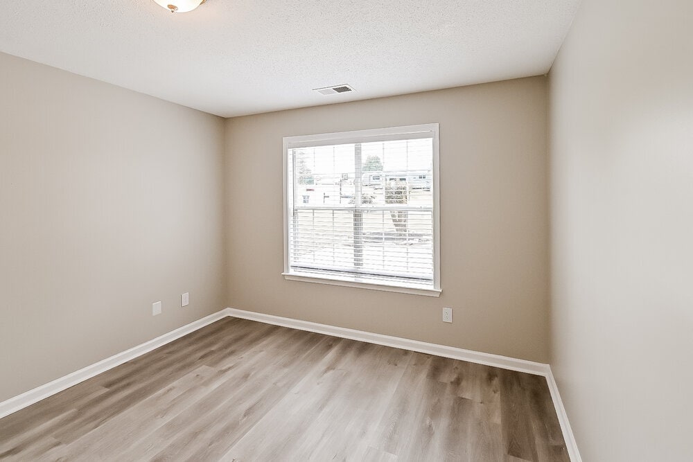 Building Photo - 216 Fawn Dr N