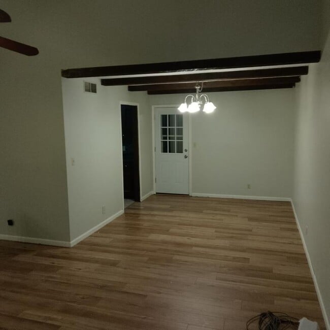 Building Photo - 1512 Knollcrest Dr