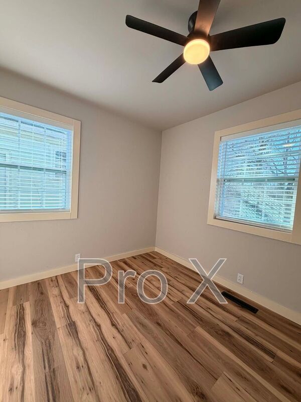 Building Photo - 618 S Monroe Ave