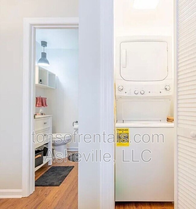 Building Photo - 581 Courtwood Ln