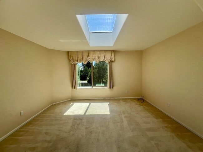 Building Photo - 5 Bedroom in Gated Birch Bay Community!