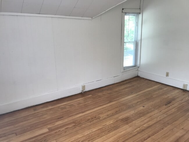 Building Photo - House for Rent