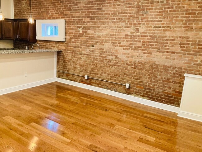 Building Photo - 1207 Reddour St