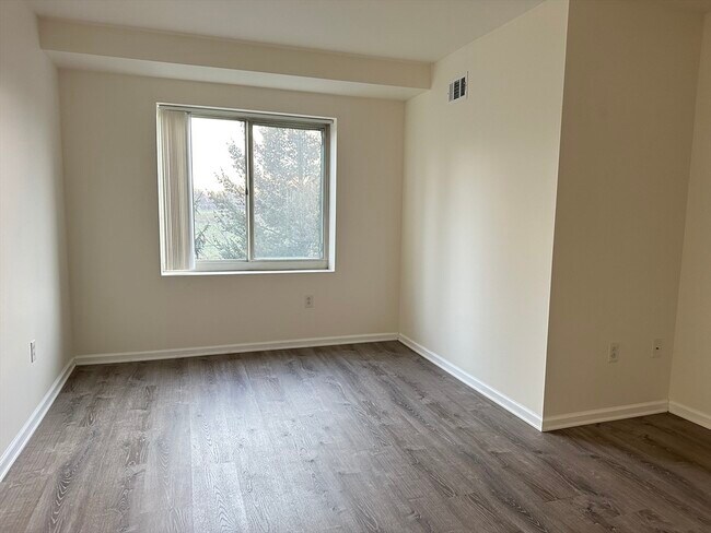 Building Photo - 1 Cityview Ln