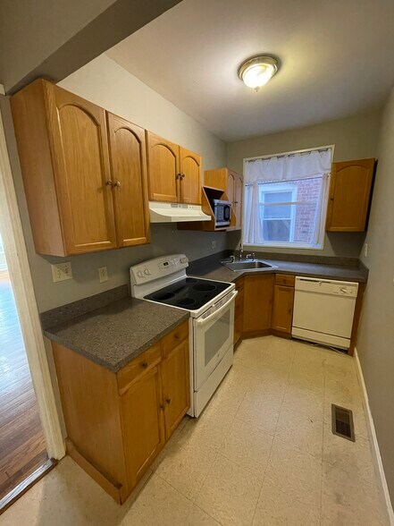 Building Photo - 3215 Halliday Ave