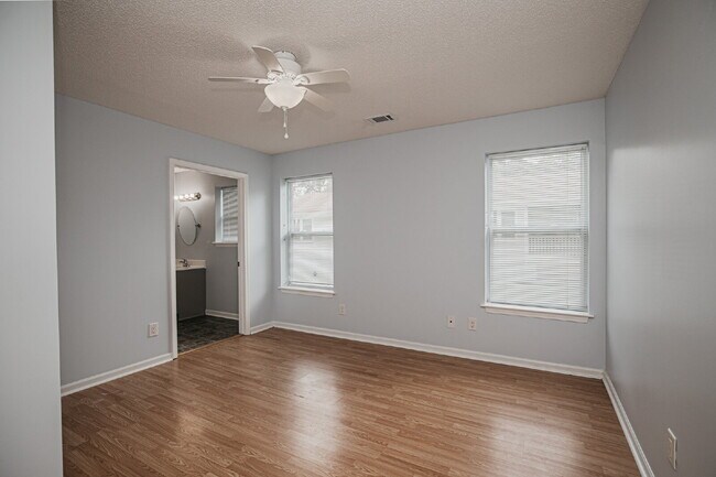 Building Photo - Charming 3 bed, 2 bath Mt. Pleasant Rental