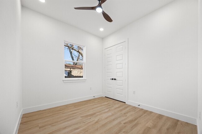 Building Photo - 615 Lettie St