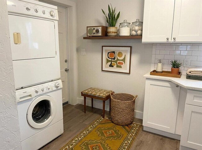 Building Photo - 3734 Burlington Ave N