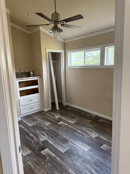 Building Photo - 537 Bunte Rd