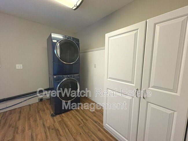 Building Photo - 6121 De Armoun Rd