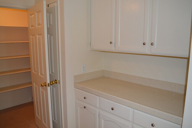 Building Photo - 15290 Sunset Dr