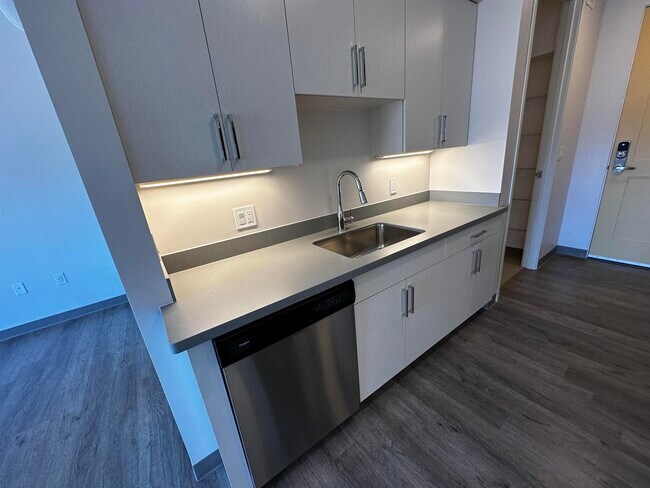 Building Photo - 409 Elm St