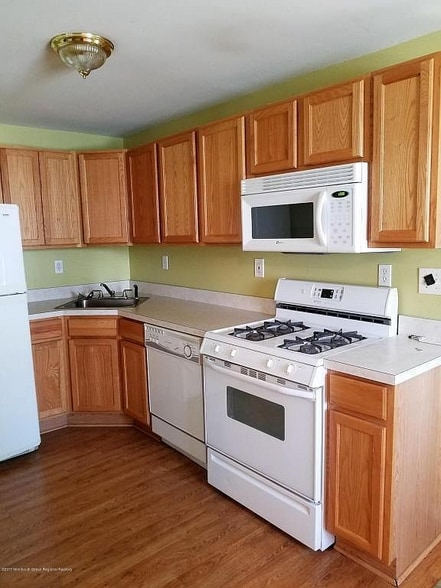 Building Photo - 30 Fort Ave