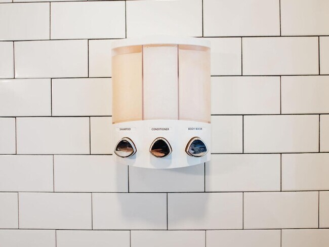 Building Photo - 3480 Johan Blvd