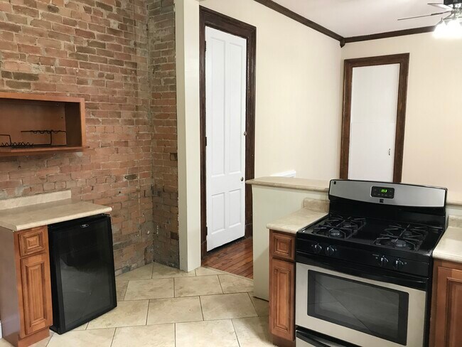 Building Photo - 2654 Bellevue Ave