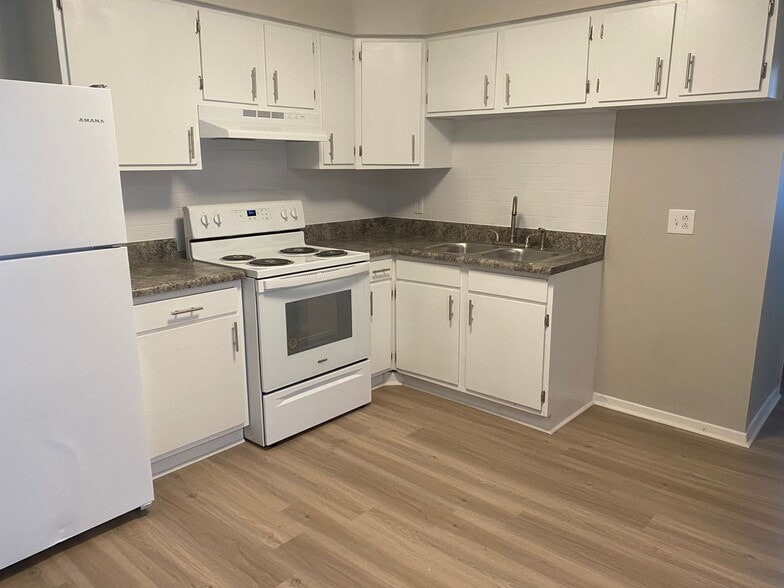 Interior Photo - Embassy Court Apartments - Columbus, MS