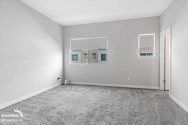 Building Photo - Modern 2Bdm 2.5Ba Home in Central Phoenix!