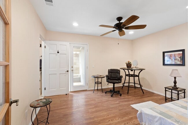 Building Photo - West Hills Home - Peaceful Semi-Rural Living