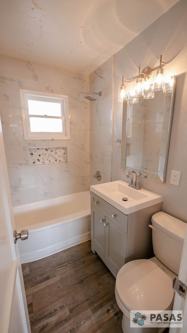 Building Photo - Stylish 1BR with Washer/Dryer