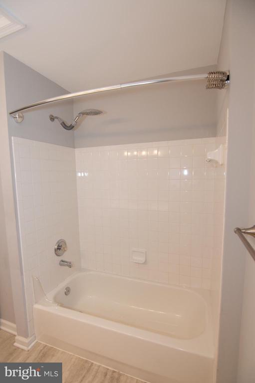 Building Photo - 110 Ingle Pl