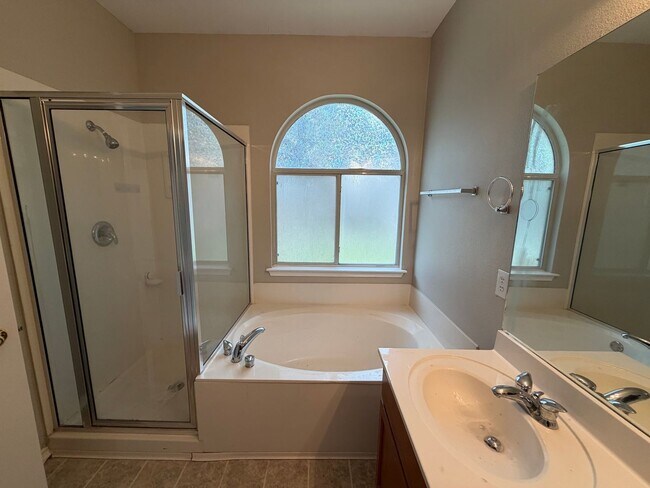 Building Photo - CENTRALLY LOCATED 3 BEDROOM SINGLE STORY HOME IN STEUBING RANCH SUBDIVISION*ISLAND KITCHEN