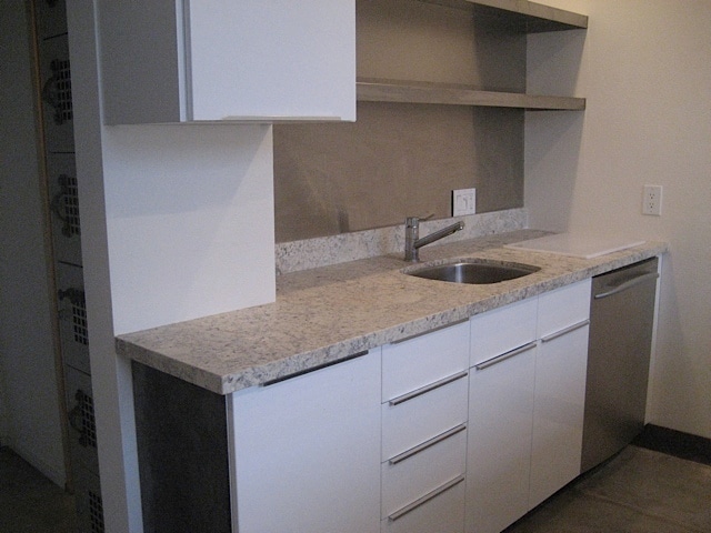 Building Photo - 221 Island Ave