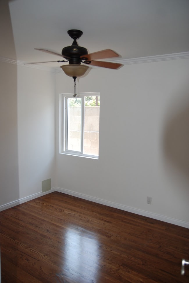 Building Photo - 914 Fonthill Ave