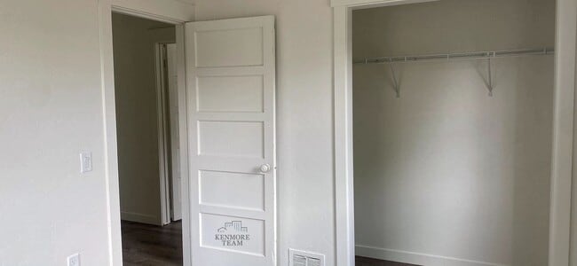 Building Photo - 2 Bed/1 Bath Updated Duplex in Central Richland