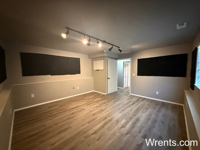 Building Photo - Beautiful Newer Home in Greenacres - Centr...
