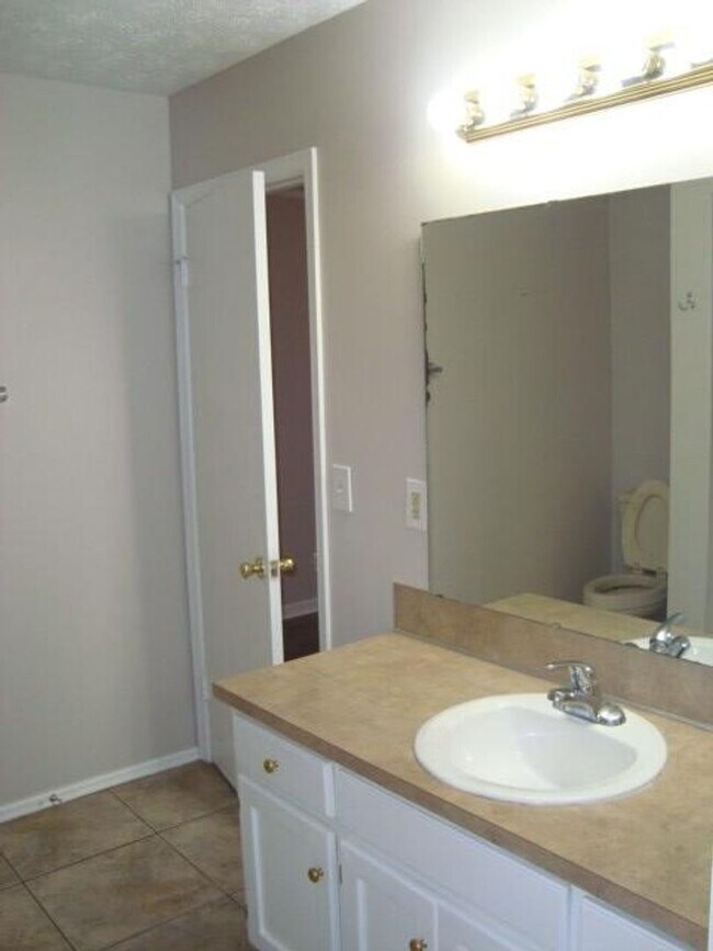 Building Photo - Charming Three Bedroom home available in Phenix City Al!